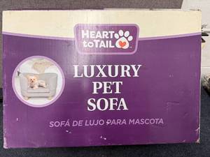 lot 33 image: Heart to Tail Luxury Pet Sofa