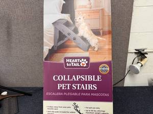 lot 37 image: Heart to Tail Collapsible Pet Stairs