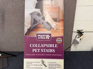 lot 38 image: Heart to Tail Collapsible Pet Stairs