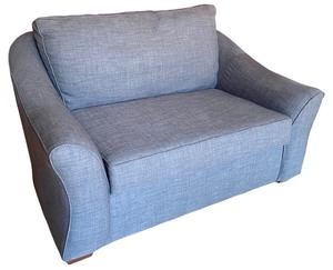 lot 11 image: Comfortable Gray Upholstered Loveseat