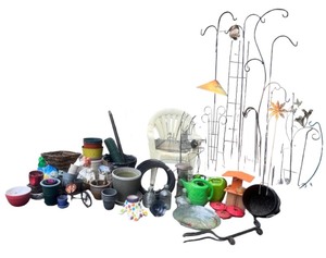 lot 148 image: Large Collection of Gardening Supplies and Plant Accessories