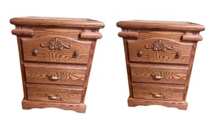 lot 17 image: Pair of Oak Nightstands with Ornate Drawer Fronts