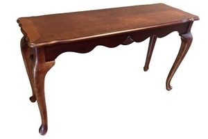 lot 29 image: Traditional Wood Console Table with Queen Anne Legs