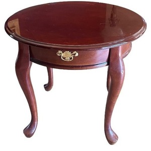 lot 71 image: Round Wooden End Table with Drawer and Queen Anne Legs