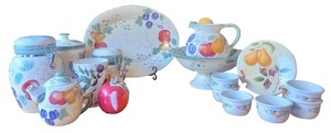 lot 108 image: Corelle Coordinates and Home Collection Fruit Stoneware Kitchenware Set