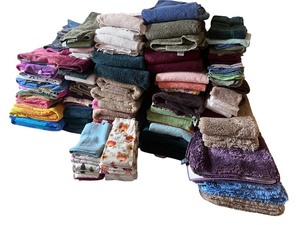 lot 136 image: Large Assortment of Bath Towels and Washcloths