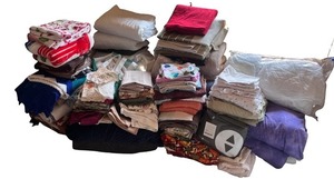 lot 138 image: Large Collection of Assorted Blankets, Sheets, Pillow Cases and Other Linens