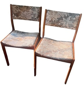 lot 149 image: Pair of Mid-Century Modern Wooden Dining Chairs with Patterned Upholstery