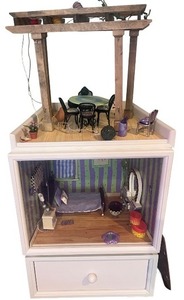lot 171 image: Handcrafted Dollhouse Room Box with Outdoor Pergola and Miniature Furniture