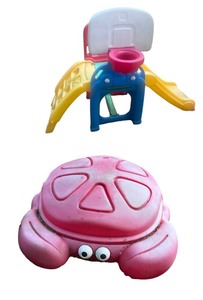 lot 198 image: Childrens Plastic Play Slide with Basketball Hoop and Pink Crab Sandbox