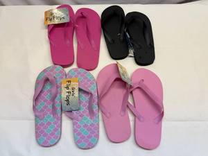 lot 2 image: 15 Pairs Children Flip Flops