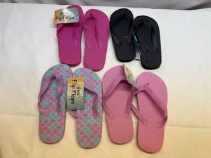 lot 4 image: 15 Pairs Children Flip Flops