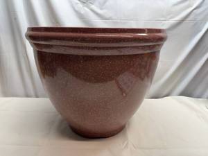 lot 6 image: 20 Planter