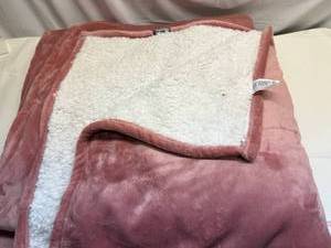 lot 11 image: Bare FleeceSherpa Lined BlanketThrow 84x87