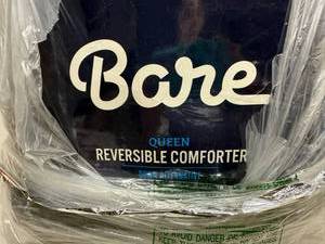 lot 16 image: Bare Reversible Queen Comforter-BlueGray