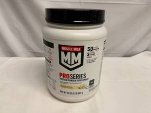 lot 33 image: 32oz Muscle Milke Pro Series Protein Supplement
