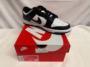 lot 34 image: 8.5W7M Nike Dunk Low