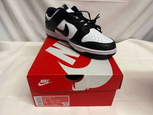 lot 35 image: 10W8.5M Nike Dunk Low