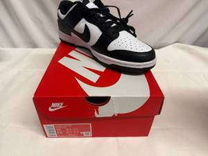 lot 36 image: 10W8.5M Nike Dunk Low