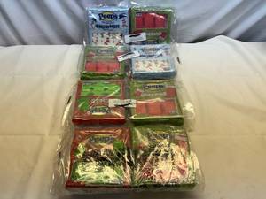 lot 62 image: 4x24 Christmas Peeps