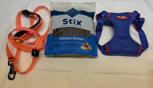 lot 77 image: Flashing Leash, Large Harness and Blue Treat Sticks