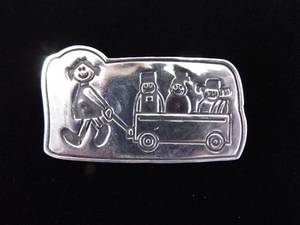 lot 64 image: .925 Sterling Silver Save the Children Mama Charity Brooch