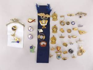 lot 81 image: Lot of Misc. Gold Filled etc. Vintage Fraternal, Rotary, Club, etc. Pins