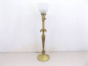 lot 4 image: Vintage Rembrandt Brass Hollywood Regency 29 Tall WORKING Table Lamp