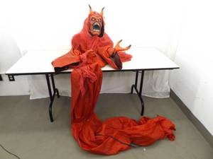 lot 12 image: Large Full Sized Hell Spawn Halloween Mannequin 