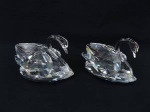 lot 14 image: 2 Larger 3 Swarovski Swan Figurines