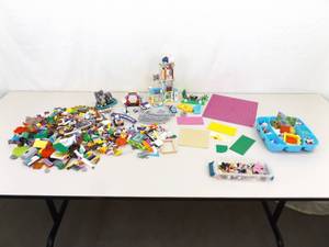 lot 24 image: Lot of Misc Loose Lego Friends and Mini Figures
