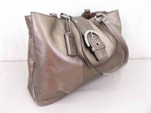 lot 43 image: Authentic Soho East West Gold Leather Vintage COACH Shoulder Bag