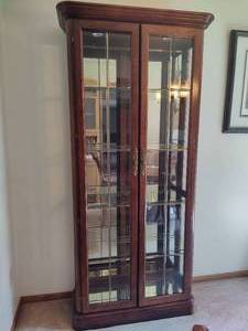 lot 27 image: Oak Glass Mirrored Hutch Note Coon Rapids Pick Up Location