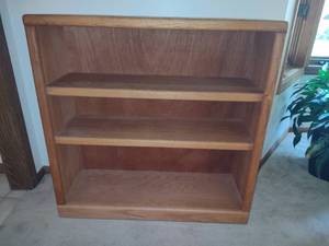 lot 33 image: Solid Wood Bookshelf Note Coon Rapids Pick Up Location