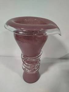 lot 4 image: Hand Blown Glass Art Vase
