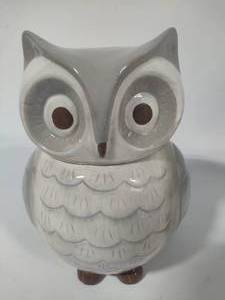 lot 8 image: Owl Cookie Jar