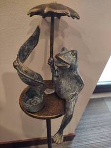 lot 11 image: Metal Frog Yard Stake