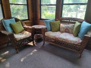 lot 18 image: Wicker Love Seat, Chair & Table Set  Note Coon Rapids Pick Up Location