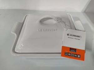 lot 3 image: Le Creuset Square Casserole Dish wLid New in Box