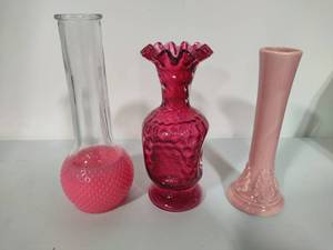 lot 54 image: Lot of Pink Vases