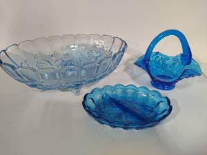 lot 52 image: Beautiful Blue Glass Art Decor