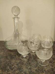 lot 51 image: Toscany Etched Glass Clipper Decanter & Five Glasses