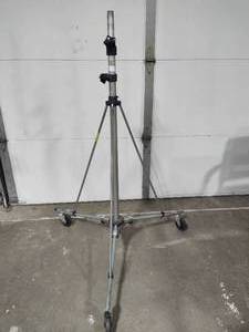 lot 60 image: Tripod