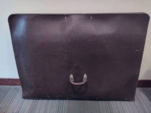lot 67 image: XL Leather PortfolioArt Case