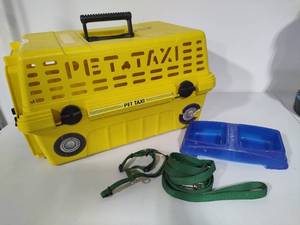 lot 73 image: Portable Pet Taxi, Leash, Bowl & Harness