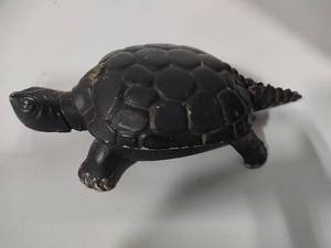 lot 89 image: Vintage Turtle Ashtray