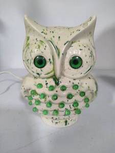 lot 90 image: Owl Lamp
