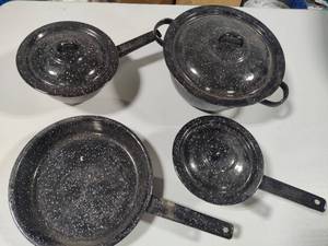 lot 92 image: Black Speckled Enamelware PotsPans