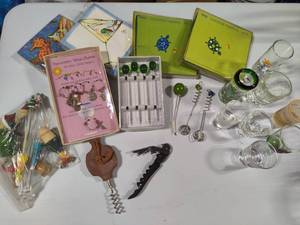 lot 111 image: Assorted Cocktail Accessories