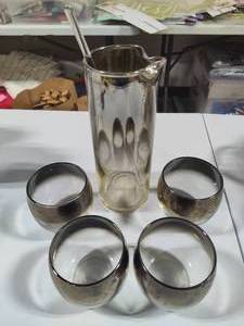 lot 110 image: Roly Poly Dorothy Thorpe Silver Banded Glasses & Pitcher